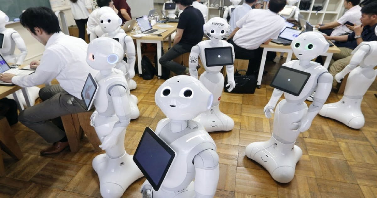 Multiple-Pepper-humanoid-robots-during-an-event-in-Tokyo-69